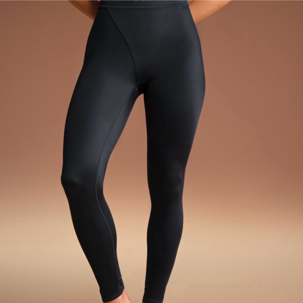 NikeSKIMS Shine leggings